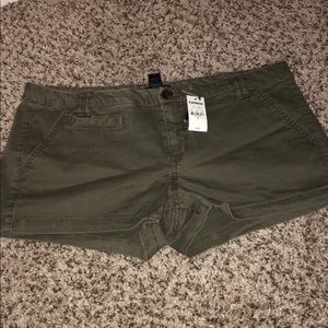 NWT Express Low Rise Twill Trouser Shorts in Olive